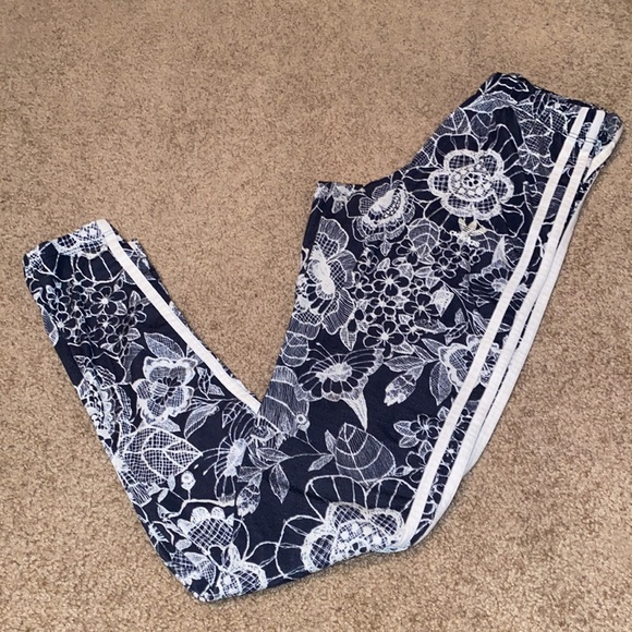 •ADIDAS• - Picture 2 of 13